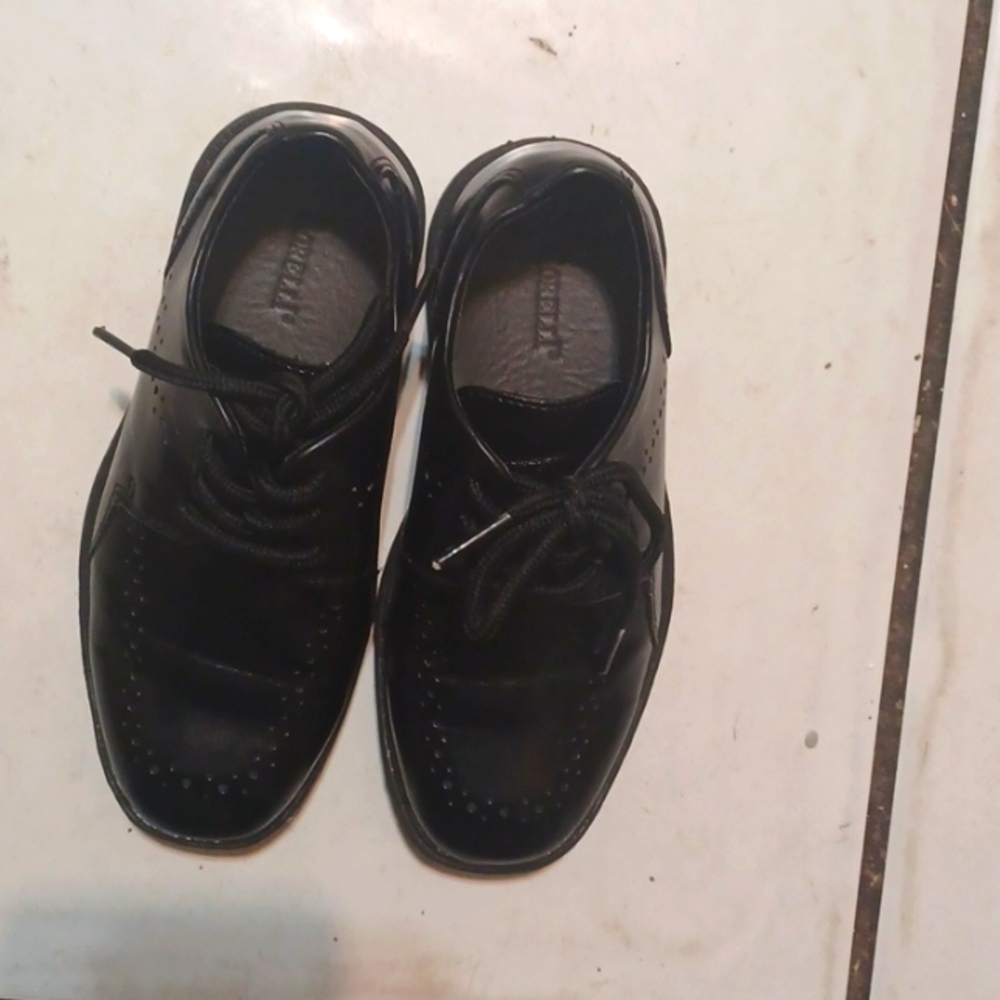 Boys shoes